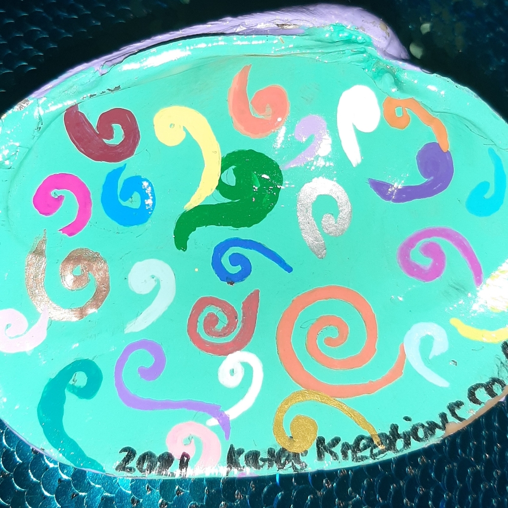 Hand-painted seashell - Picture 2 of 2